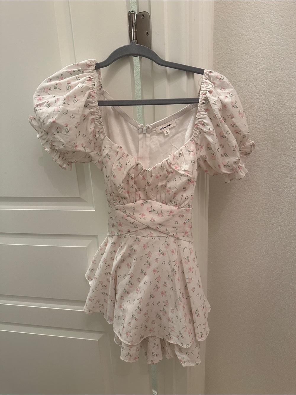 Floral Puff-Sleeve Romper in Light Pink